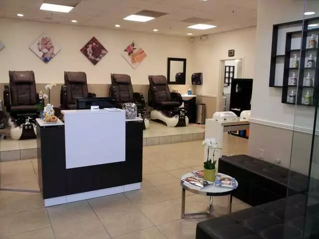 University Nails & Spa